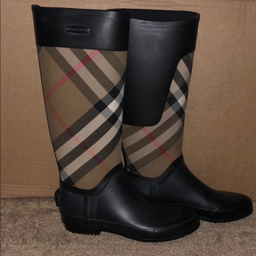 Burberry talk rubber rain boots